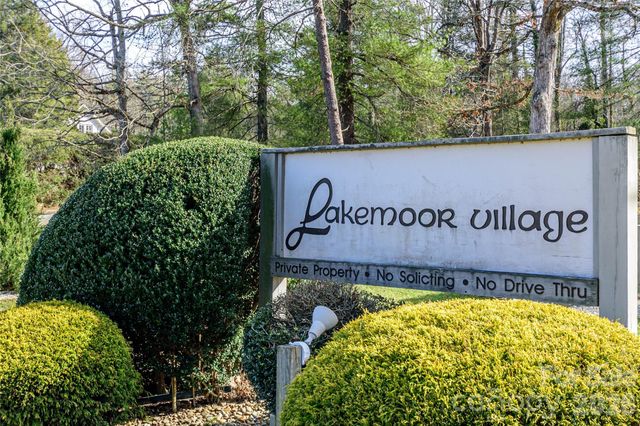 8 Lakemoor Lane 8, Hendersonville, NC 28739