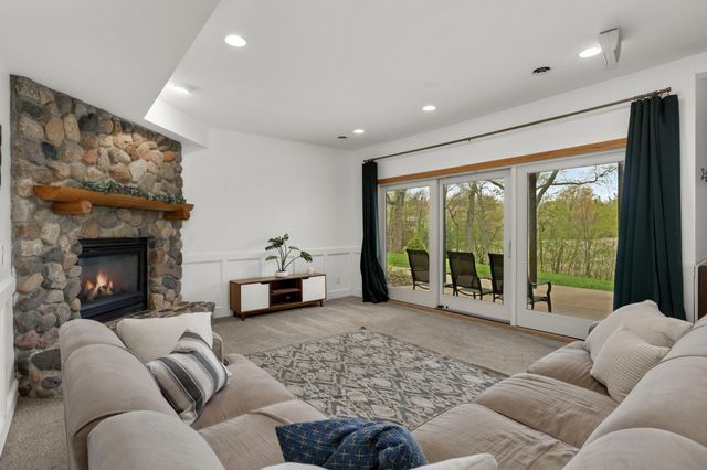 6135 Berkshire Lane N, Plymouth, MN 55446