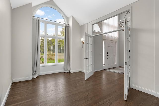 6135 Berkshire Lane N, Plymouth, MN 55446