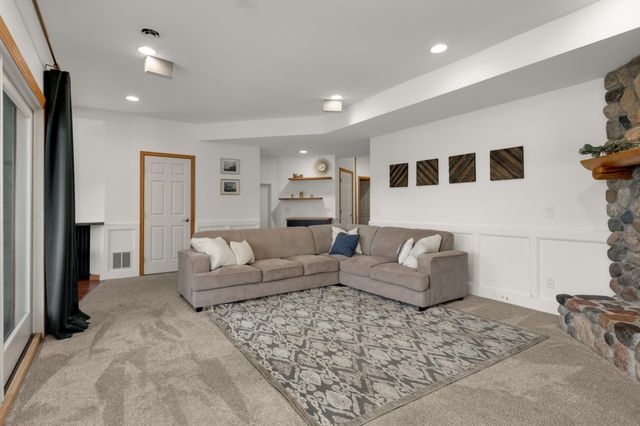 6135 Berkshire Lane N, Plymouth, MN 55446