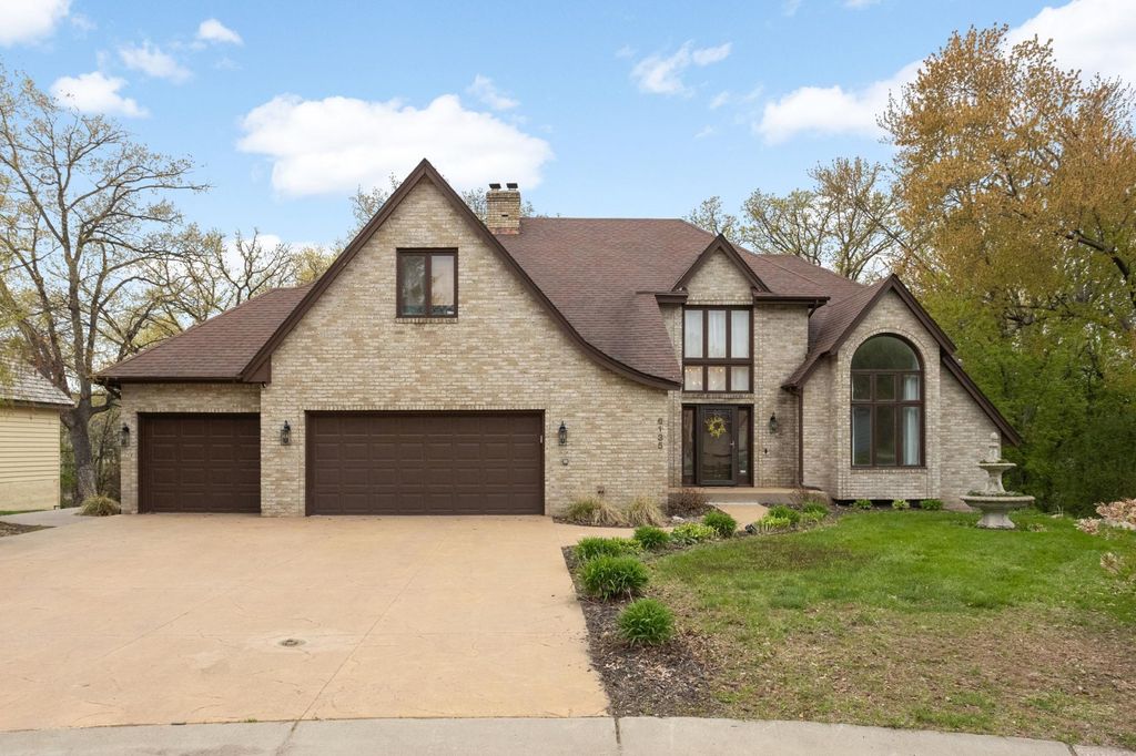 6135 Berkshire Lane N, Plymouth, MN 55446
