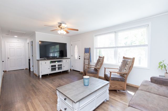 6724 E Benton Rd, Springfield, TN 37172