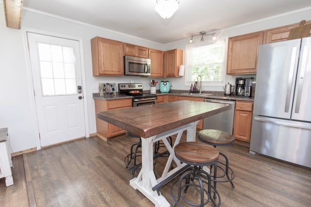 6724 E Benton Rd, Springfield, TN 37172