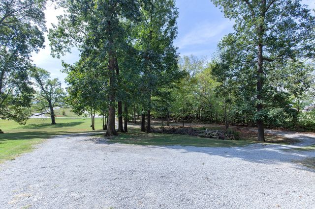 6724 E Benton Rd, Springfield, TN 37172
