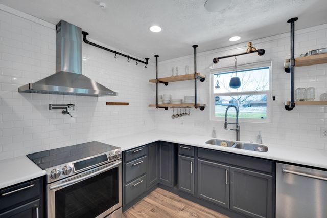 603 Lark Lane, Oak Leaf, TX 75154