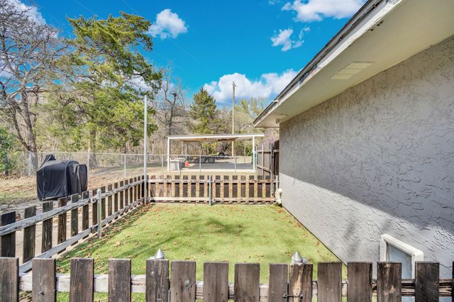 603 Lark Lane, Oak Leaf, TX 75154