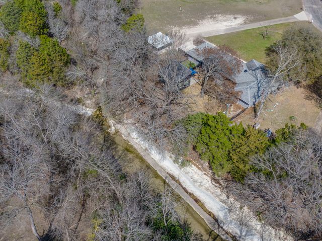 603 Lark Lane, Oak Leaf, TX 75154