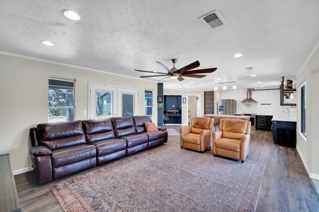 603 Lark Lane, Oak Leaf, TX 75154