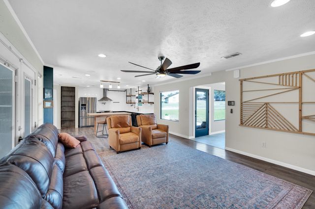 603 Lark Lane, Oak Leaf, TX 75154