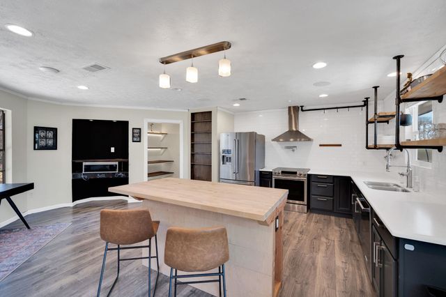 603 Lark Lane, Oak Leaf, TX 75154