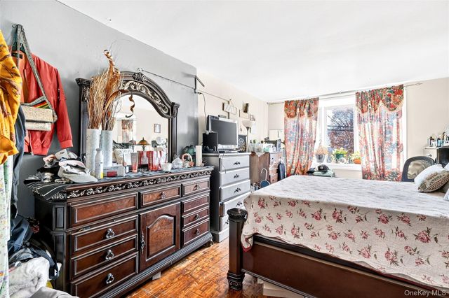 1007 E 215th Street, Bronx, NY 10469