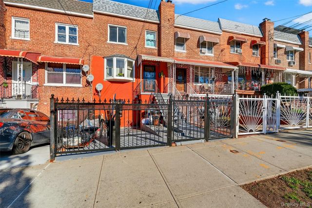 1007 E 215th Street, Bronx, NY 10469