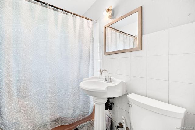 1007 E 215th Street, Bronx, NY 10469