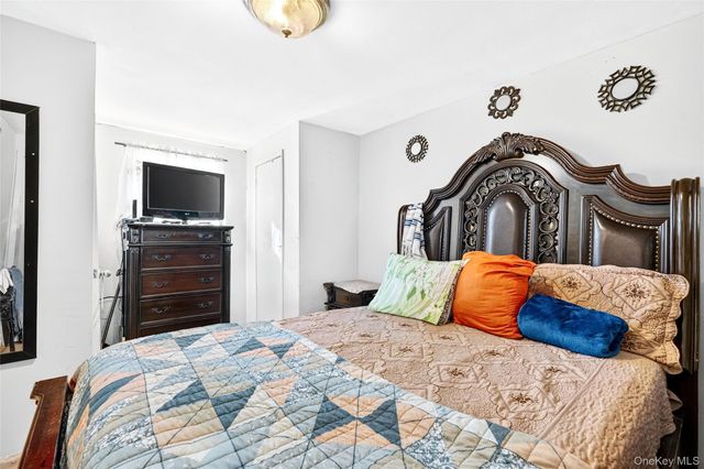 1007 E 215th Street, Bronx, NY 10469