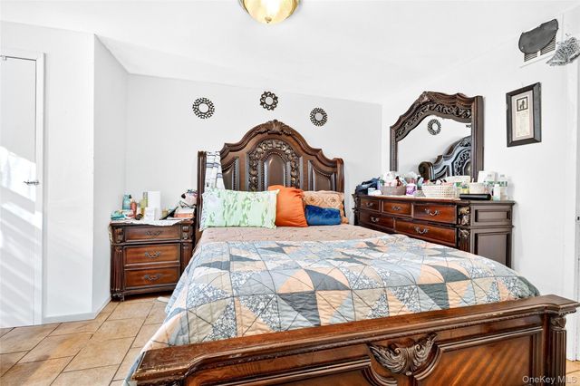 1007 E 215th Street, Bronx, NY 10469