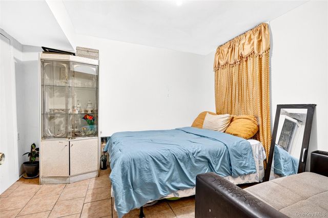 1007 E 215th Street, Bronx, NY 10469