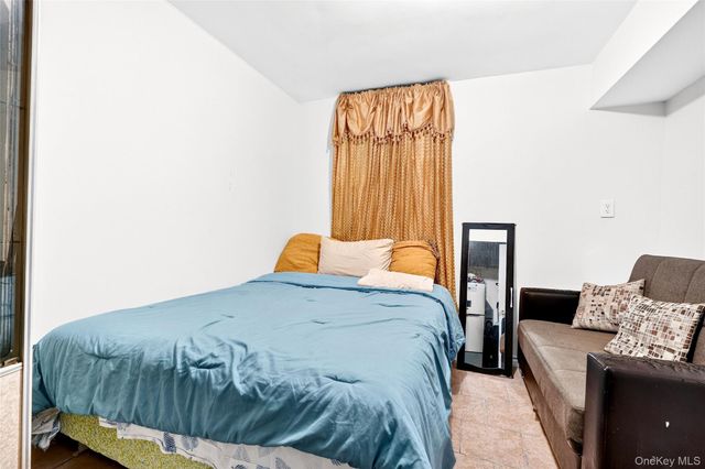 1007 E 215th Street, Bronx, NY 10469