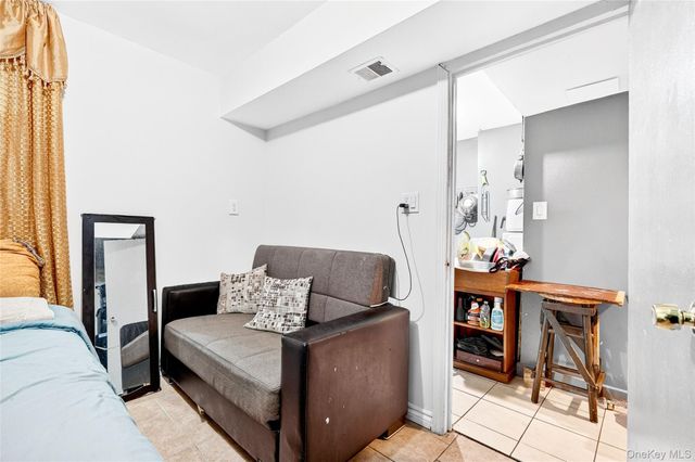 1007 E 215th Street, Bronx, NY 10469