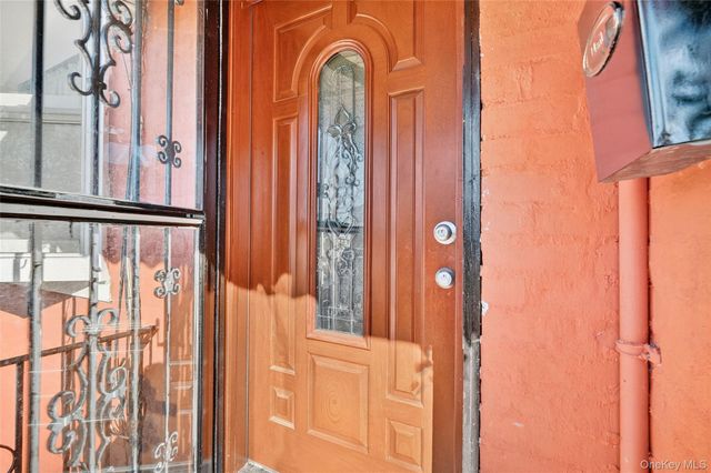 1007 E 215th Street, Bronx, NY 10469