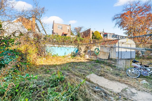 1007 E 215th Street, Bronx, NY 10469