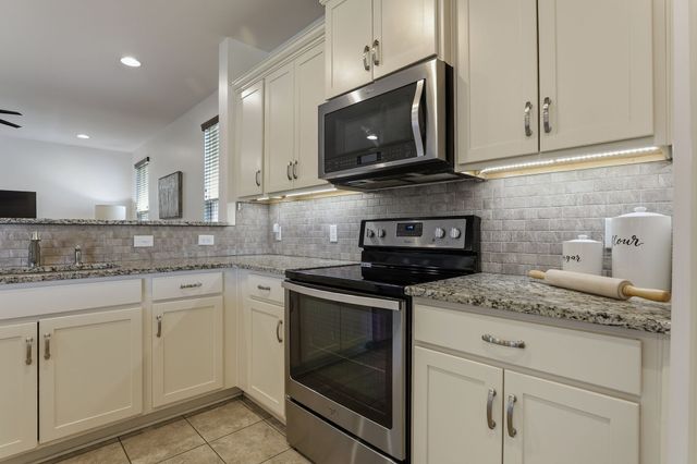1928 Stonewater Dr, Hermitage, TN 37076