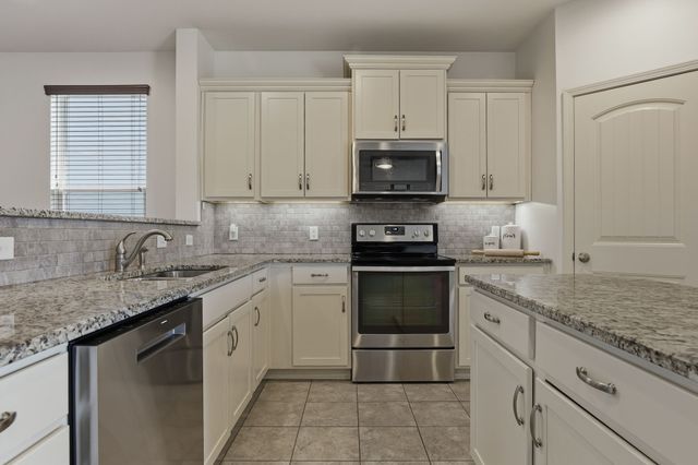 1928 Stonewater Dr, Hermitage, TN 37076