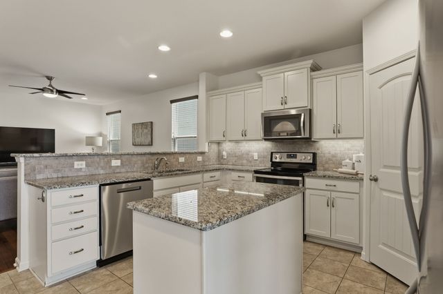 1928 Stonewater Dr, Hermitage, TN 37076