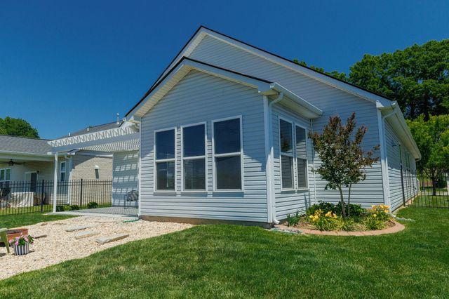 1928 Stonewater Dr, Hermitage, TN 37076