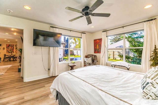 975 Grand Canal St, Gulf Breeze, FL 32563