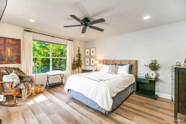 975 Grand Canal St, Gulf Breeze, FL 32563