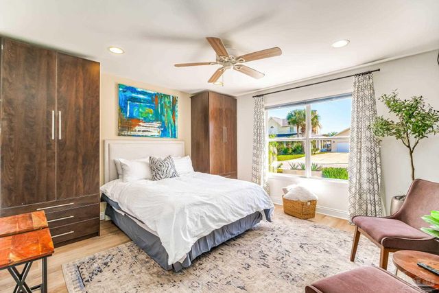 975 Grand Canal St, Gulf Breeze, FL 32563