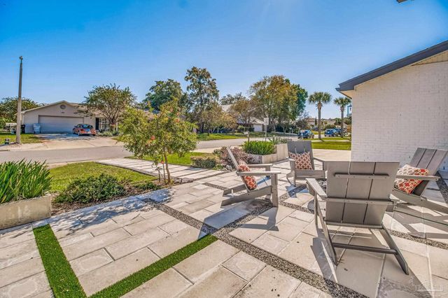 975 Grand Canal St, Gulf Breeze, FL 32563