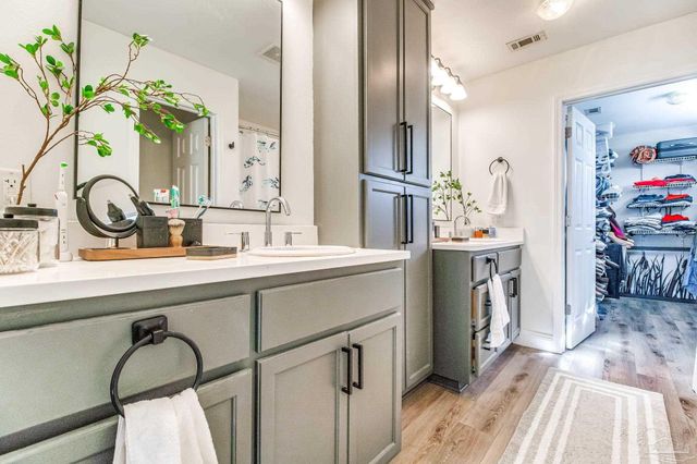 975 Grand Canal St, Gulf Breeze, FL 32563