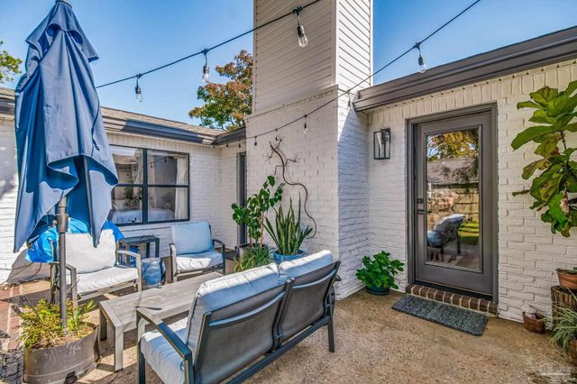 975 Grand Canal St, Gulf Breeze, FL 32563