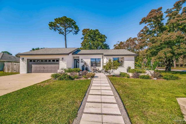 975 Grand Canal St, Gulf Breeze, FL 32563