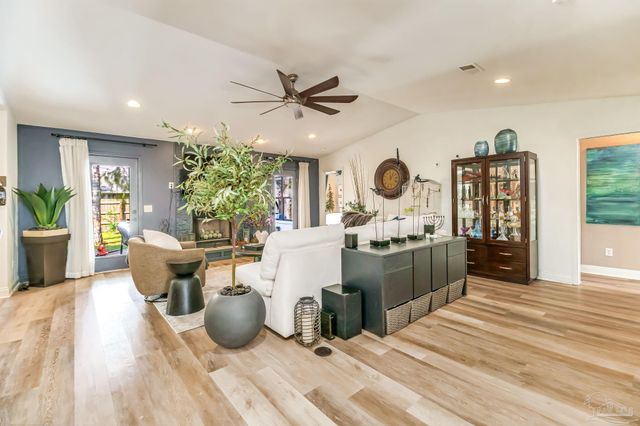 975 Grand Canal St, Gulf Breeze, FL 32563