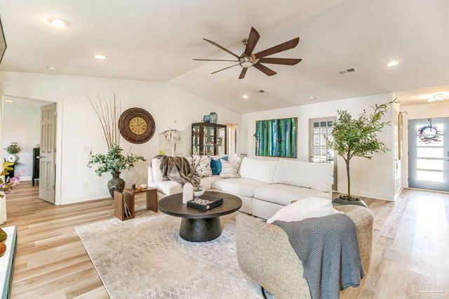 975 Grand Canal St, Gulf Breeze, FL 32563