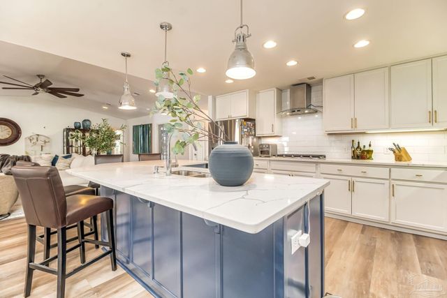 975 Grand Canal St, Gulf Breeze, FL 32563