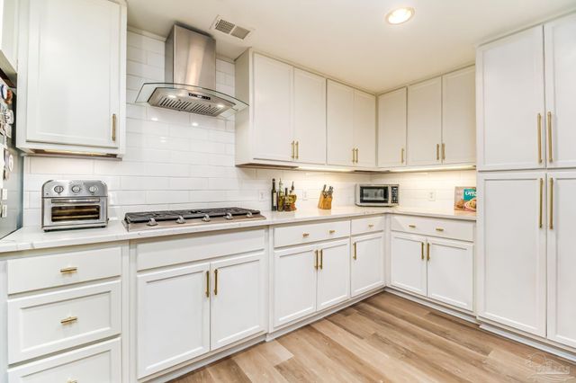 975 Grand Canal St, Gulf Breeze, FL 32563