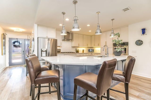 975 Grand Canal St, Gulf Breeze, FL 32563