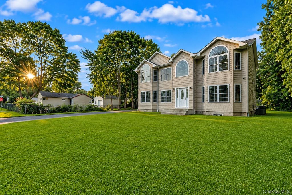 171 Elm Drive, Bay Shore, NY 11706 — photo 3