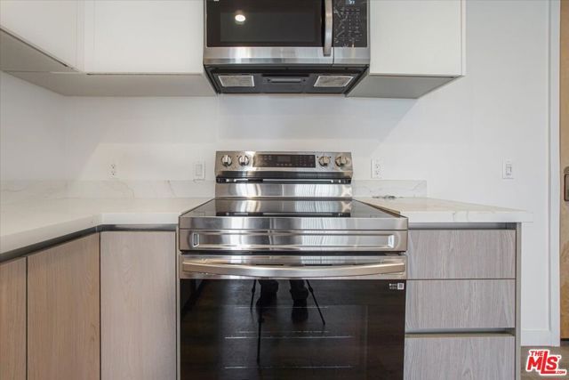 10918 Camarillo Street, North Hollywood (los Angeles), CA 91603