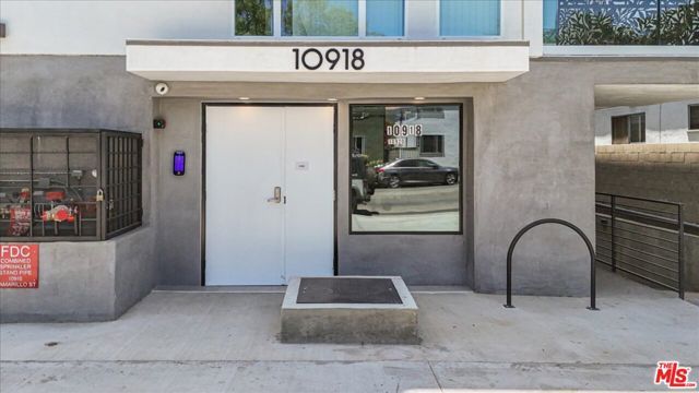 10918 Camarillo Street, North Hollywood (los Angeles), CA 91603