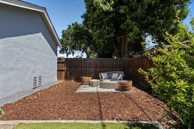 18 Jackson St, Woodland, CA 95695