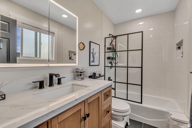 1026 W 450 S, Layton, UT 84041