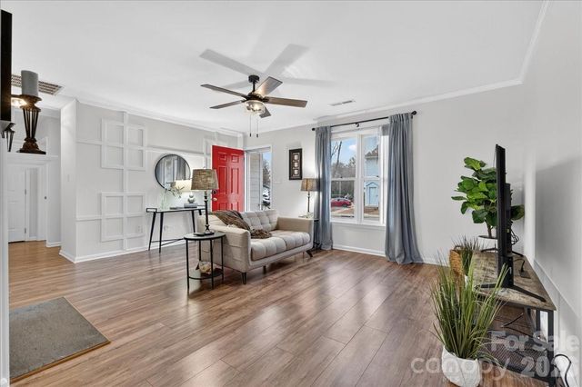 5917 Crape Myrtle Lane, Charlotte, NC 28216