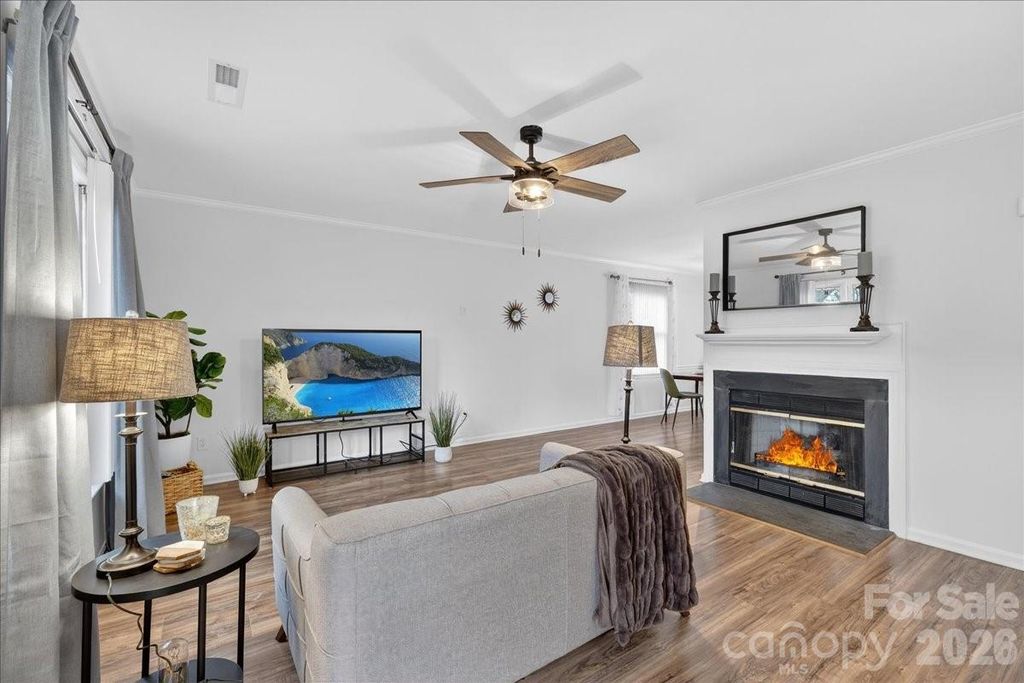 5917 Crape Myrtle Lane, Charlotte, NC 28216