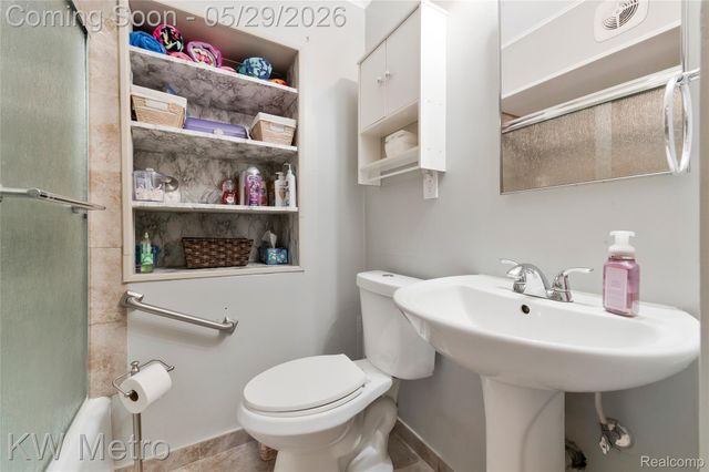 17381 Five Points Street, Redford Charter Township, MI 48240