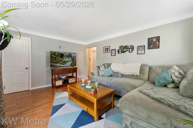 17381 Five Points Street, Redford Charter Township, MI 48240