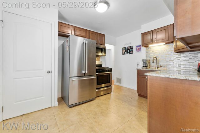 17381 Five Points Street, Redford Charter Township, MI 48240